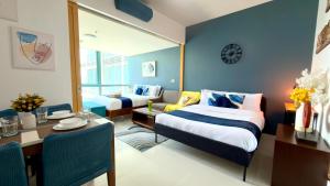FREE Welcome Breakfast, BGC 1BR, 300Mbps Fiber, Steps to Mitsukoshi & Uptown, 17F