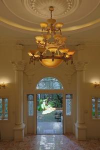 Villa with Private Garden and 6BR - West Lake