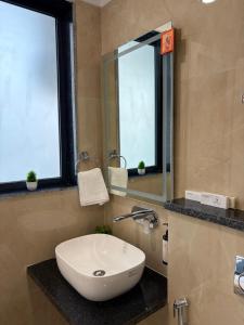Rao stays luxury apartment in Gurgaon