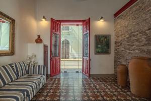 Colonial Villa in Downtown Pool & Futbolito