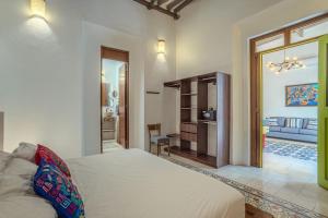 Colonial Villa in Downtown Pool & Futbolito