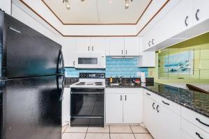 Deloress Dream Beachside Villa