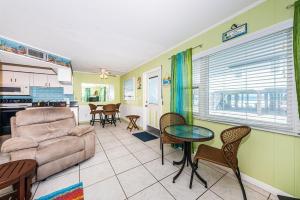 Deloress Dream Beachside Villa