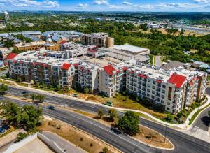 The Monarch, Premium Resort-Style Retreat