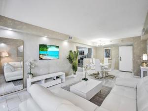 Ocean View Condo in Beachfront Resort Beach, Pool, Gym 607