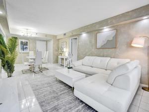 Ocean View Condo in Beachfront Resort Beach, Pool, Gym 607