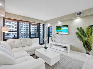 Ocean View Condo in Beachfront Resort Beach, Pool, Gym 607