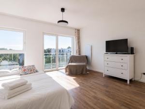 Luboń City Comfort Studio by BookingHost