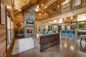 Gathering Pines - Heated Pool - Putt-Putt - Pickleball