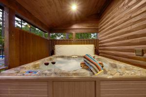 Gathering Pines - Heated Pool - Putt-Putt - Pickleball