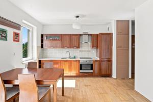 Cegielniana Standard Apartment by BookingHost