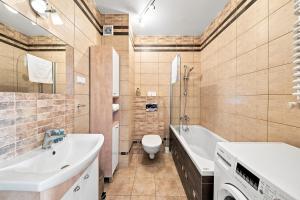 Cegielniana Standard Apartment by BookingHost