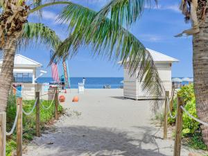 Amazing Ocean View Condo Beach Service 607