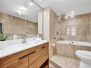 Amazing Ocean View Condo Beach Service 607