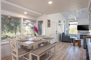 Sequoia Magic Views • Cozy Fire + Modern Design