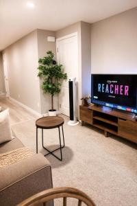 Luxury 2 bed walkout suite near Calgary YYC airport
