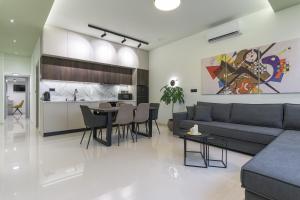 Ninety Three Apartment