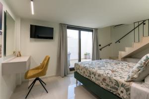 Ninety Three Apartment
