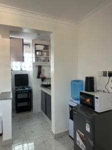 WayPoint Stays Modern Studio Apartment in Utawala near JKIA Airport & SGR Terminus -Free Parking & Fast WIFI