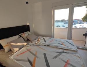 Sunset Aura Seafront Apartment in Zadar