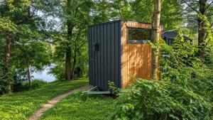 Tiny house nad rzeką