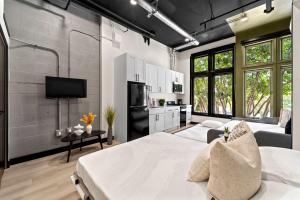 Stay Central Near Petco Park & Gaslamp