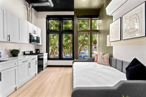 Stay Central Near Petco Park & Gaslamp