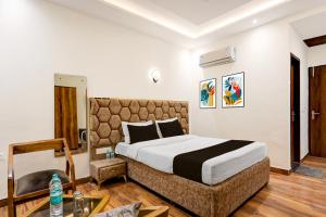 Hotel O Royals