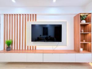 One and Two Bedroom Apartments with Rooftop Pool Gym and City Views