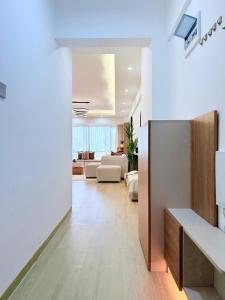 One and Two Bedroom Apartments with Rooftop Pool Gym and City Views