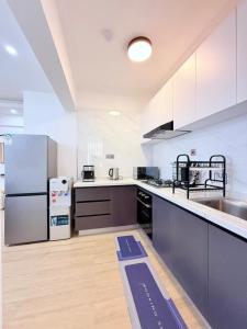 One and Two Bedroom Apartments with Rooftop Pool Gym and City Views