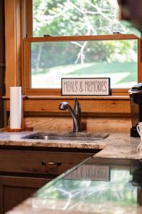 Cascades Waterfalls 2Bd 2 bth HOT TUB