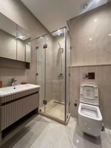 Family 3-Bedroom, 2-bathroom Private Parking, Near Beach & Medina
