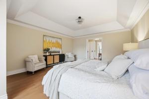 Luxury Golf Retreat Gym Sauna 4BR Executive Home