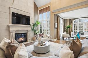 Luxury Golf Retreat Gym Sauna 4BR Executive Home