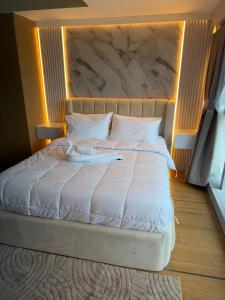 BRAND NEW unit at BGC, Best View, PS5 30th Anniv Pro