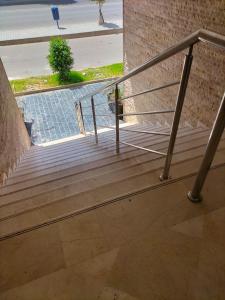 Appartement Élégant 2 Chambres, Balcon, Fibre, Climatiseur, IPTV & Parking privé à 5 min de la plage