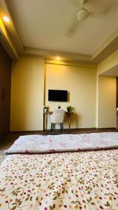 Nestora Stays Cozy Luxury Studio Omaxe ITC Greater Noida