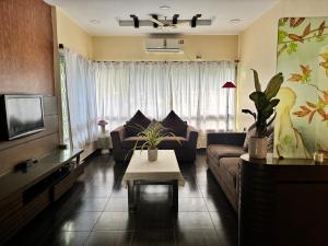 Glen Three Bedroom Apartment full flat
