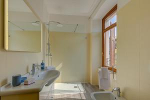 Boutique Terrace Apartment In The Center - Happy Rentals