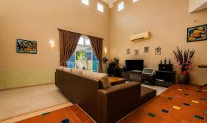 Batu Pahat Santalia Villa 4BR 12pax Private Pool by Our Stay