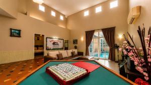 Batu Pahat Santalia Villa 4BR 12pax Private Pool by Our Stay