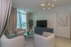 Aviora Private Room in 2 or 3BR Home Facing Burj Khalifa near Metro