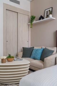 Frank Porter - Seven Palm Hotel & Apartments
