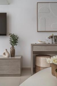 Frank Porter - Seven Palm Hotel & Apartments