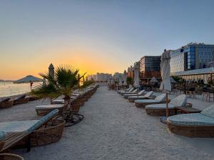 Frank Porter - Seven Palm Hotel & Apartments
