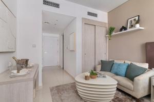 Frank Porter - Seven Palm Hotel & Apartments