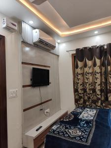 Hotel NCR & Cafe
