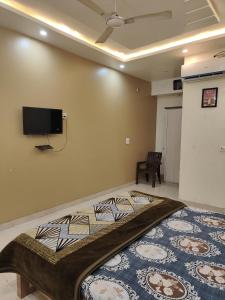 Hotel NCR & Cafe