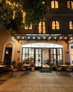 Julies Cát Tường Hotel